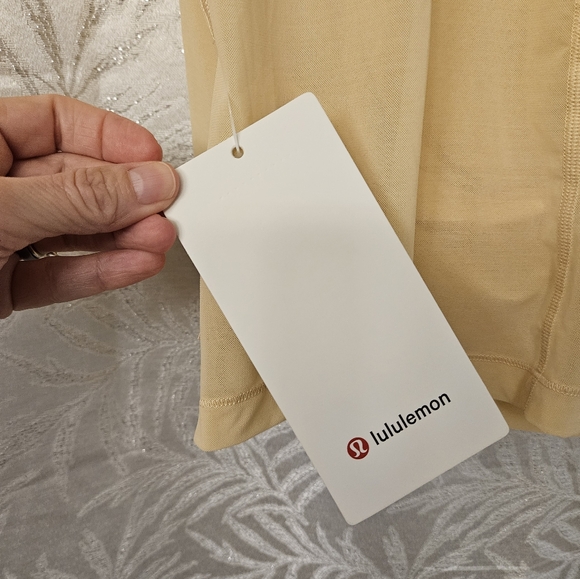 NWT Lululemon Reversible Mesh tee - Picture 5 of 6